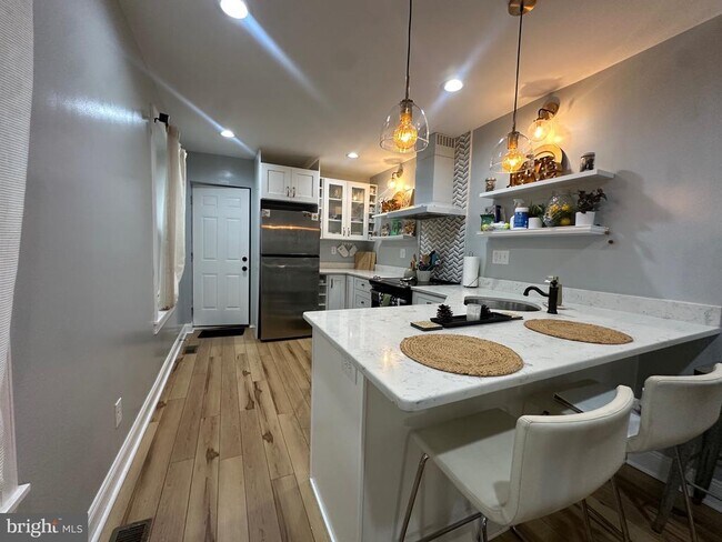 Building Photo - 2512 Nicholas St