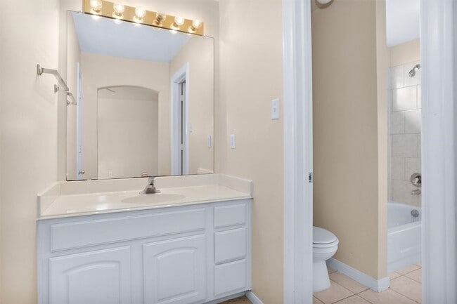 Building Photo - 1010 Maple Run Dr