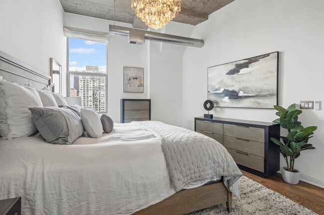 Building Photo - 758 N Larrabee St