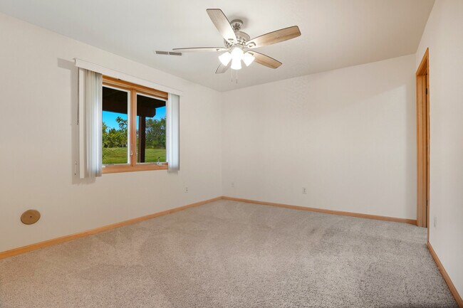 Building Photo - 8 Redtail Ct