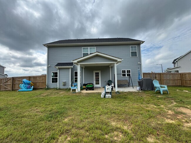 Building Photo - Stunning 4 Bed Home with Fenced Backyard