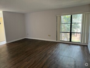 Building Photo - Spacious 1,226 SF Unit - 2 bd / 2 ba near ...