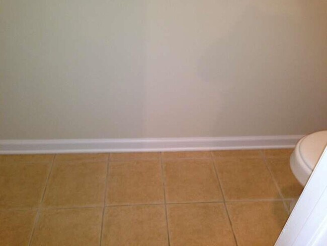 Building Photo - 331 Village Dr