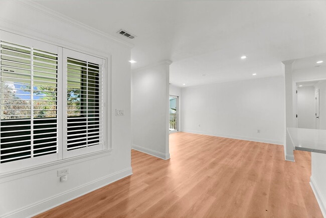 Building Photo - 1481 Center St Ext