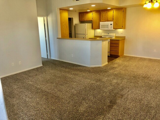 Building Photo - 2 Bed/2 Bath Otay Ranch