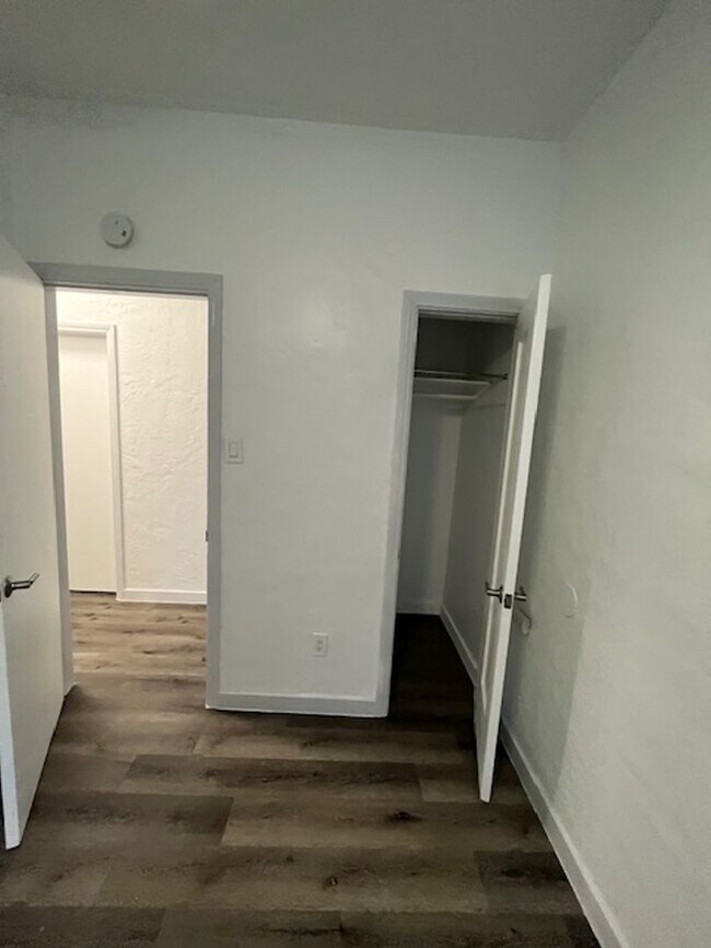 Interior Photo - 2014 Chestnut Avenue