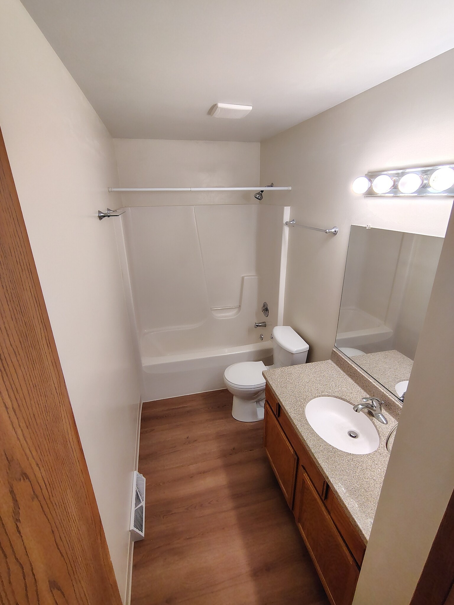 Building Photo - 2217 Hermon Ave