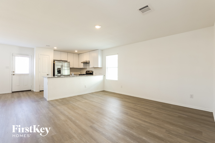 Building Photo - 10642 Vinateros Dr