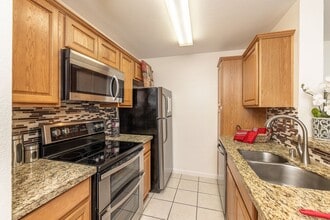 Building Photo - Pool Community and Pet Friendly Home