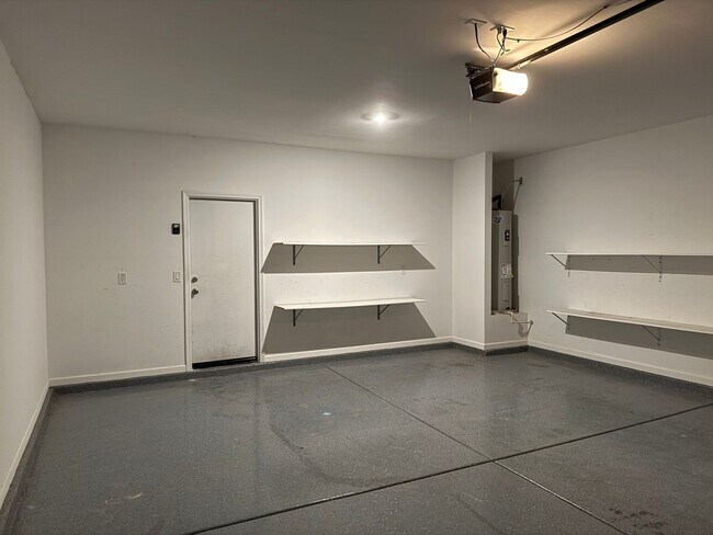 Building Photo - 2020 E Kansas Dr
