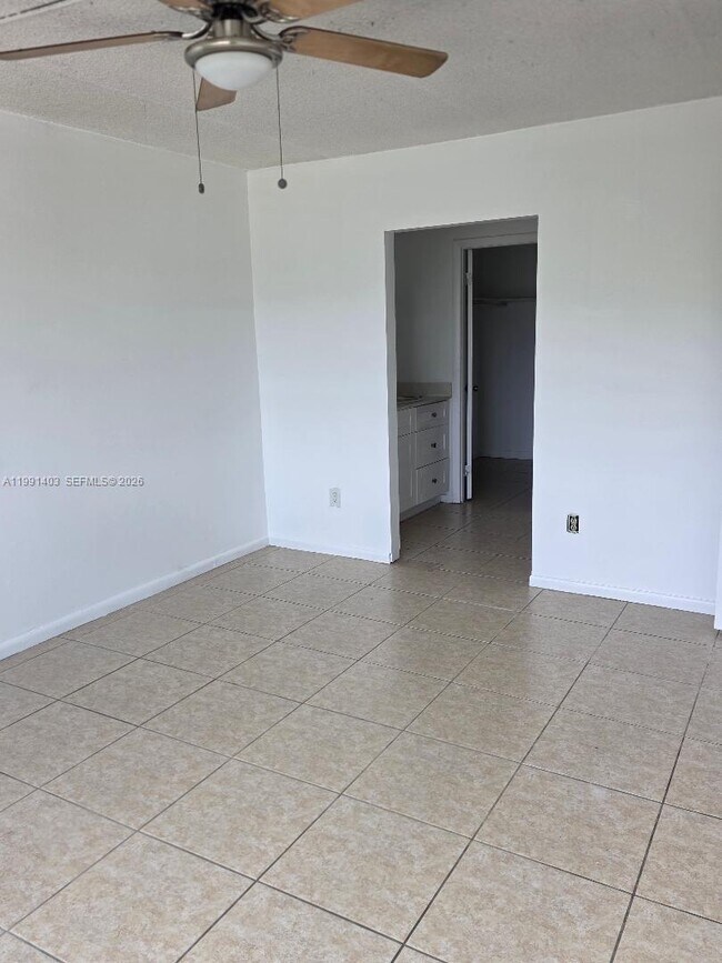 Building Photo - 14830 Naranja Lakes Blvd