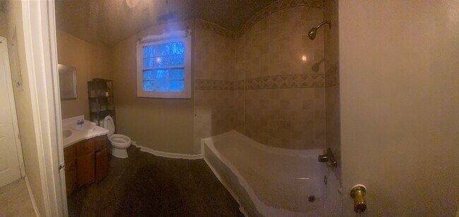 Building Photo - 113 Woodlawn Ave