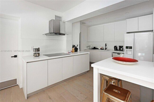 Building Photo - 1109 NE 89th St