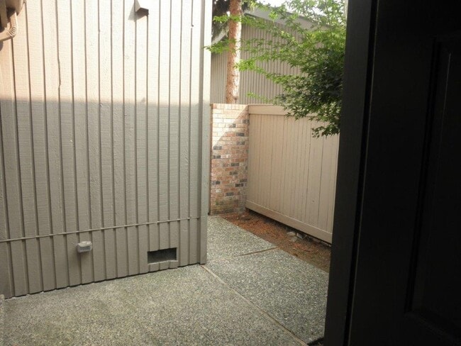 Building Photo - 3BED/3BATH Townhome in Wood Creek Communit...