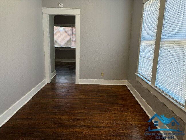 Building Photo - 912 S Abe St