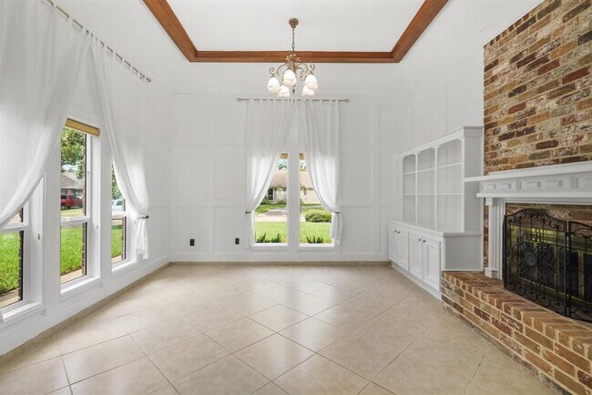 Building Photo - 907 Dominion Dr