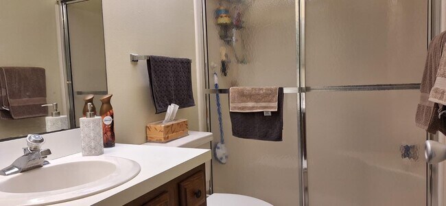 Building Photo - 7 Lake Vista Trail