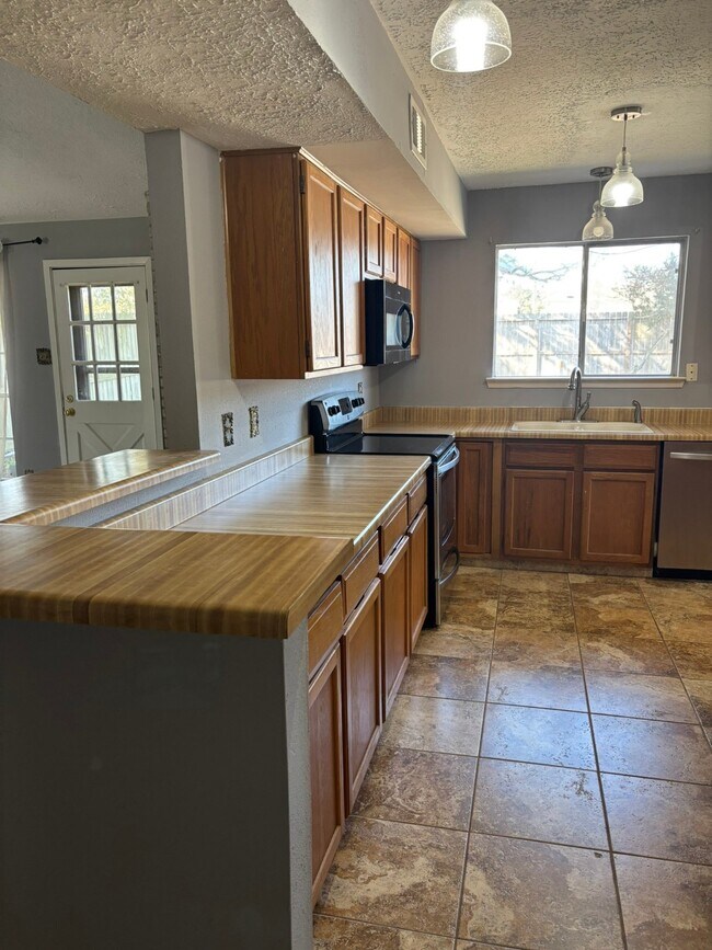 Building Photo - 3347 Silverside Dr
