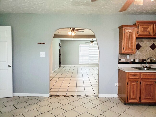 Building Photo - 3020 Sagebrush Dr