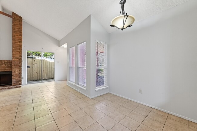 Building Photo - 16106 Barbarossa Dr