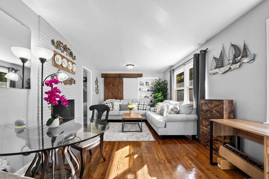 Building Photo - 1945 Camp Greene St