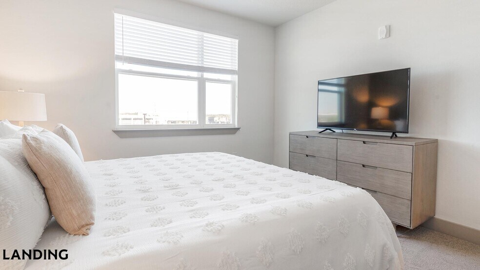 Building Photo - 2995 Railside Lp