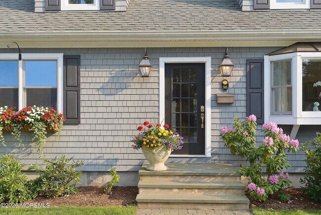 Building Photo - 96 Lakeshore Dr