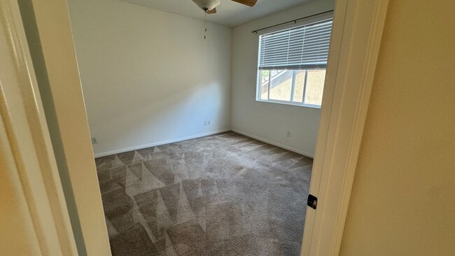 Building Photo - 6 bedroom 4.5 baths in Corona CA