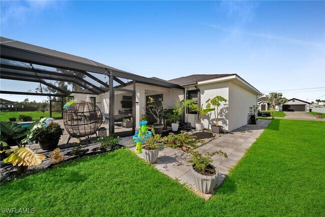 Building Photo - 347 SW 24th Pl