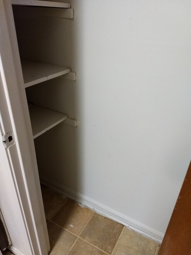 Building Photo - 4801 Saddlebrook Ln