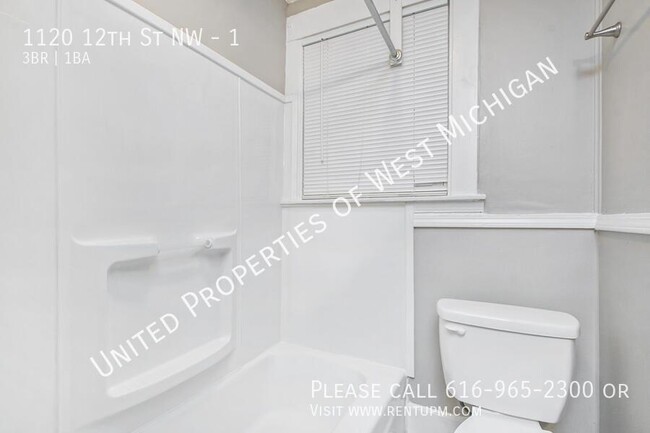 Building Photo - Available Now | 3 Bedroom 1 Bathroom Lower...