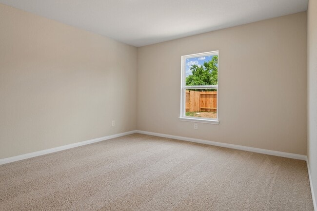 Building Photo - 372 Fastboy Ln