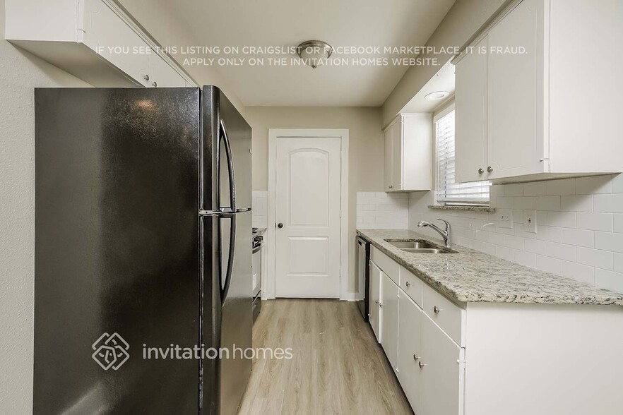 Building Photo - 923 Meadow Mead Dr