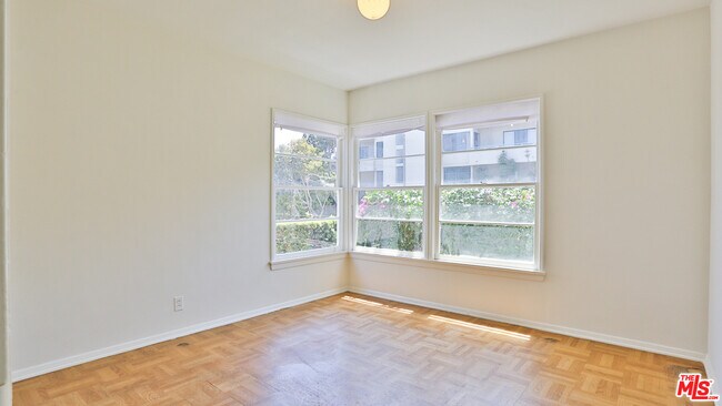 Building Photo - 220 4th Ave