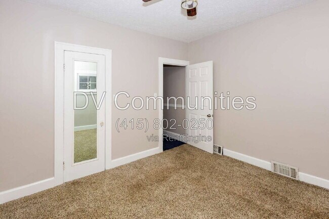 Building Photo - 9110 Rosewood Ave