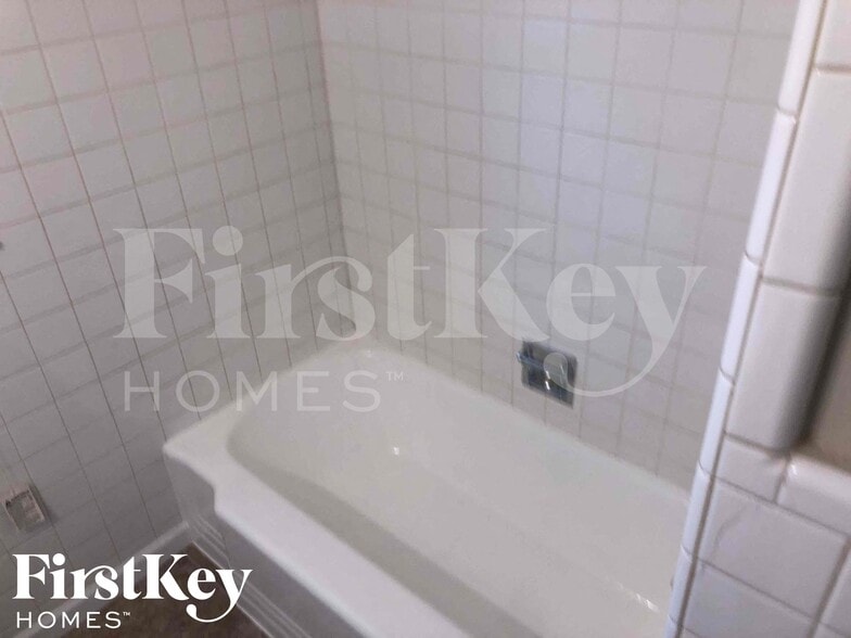 Building Photo - 901 Elizabeth Dr