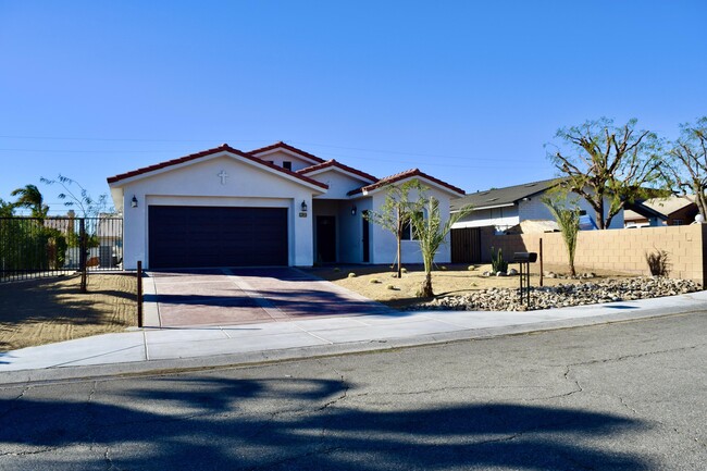 Building Photo - 13855 La Mesa Dr