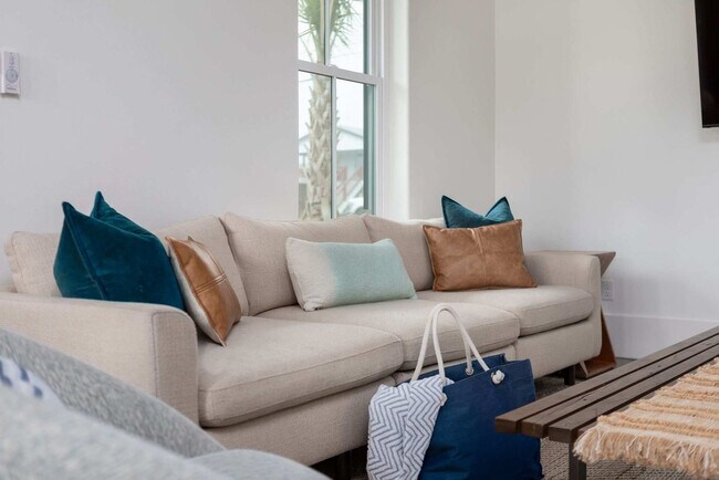 Building Photo - 218 George C Wallace Blvd