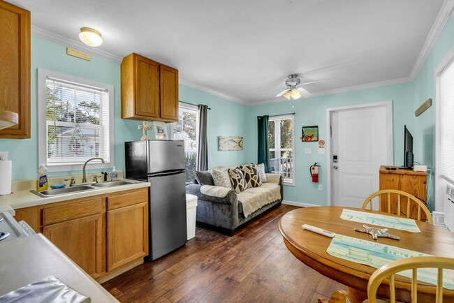 Building Photo - 171 Paradise Ave