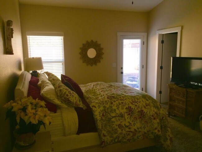 Building Photo - 3bd 2 ba