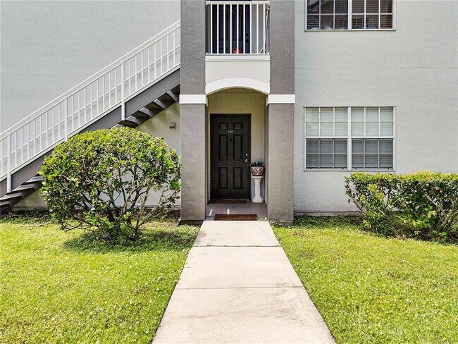 Building Photo - 13929 Fairway Island Dr