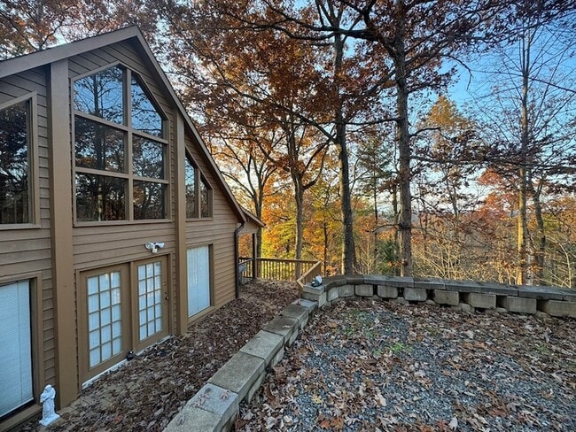 Building Photo - 664 Fox Run Dr