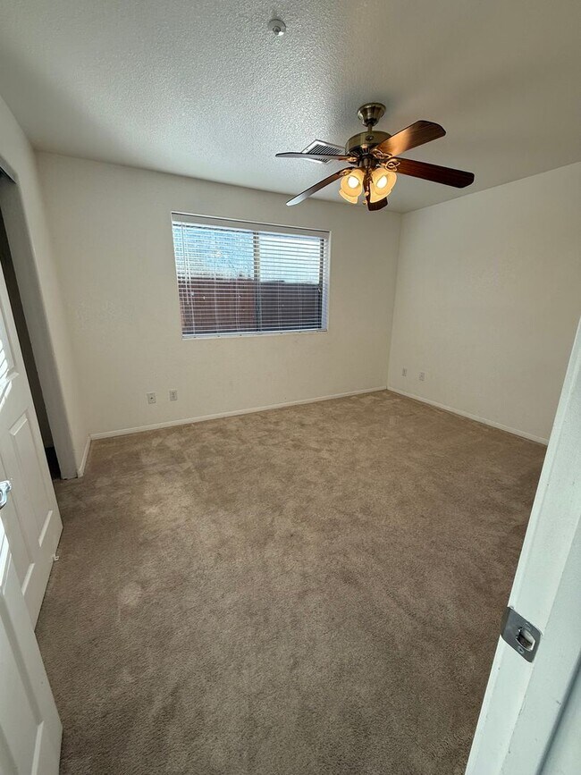 Building Photo - 751 Skyview Ln