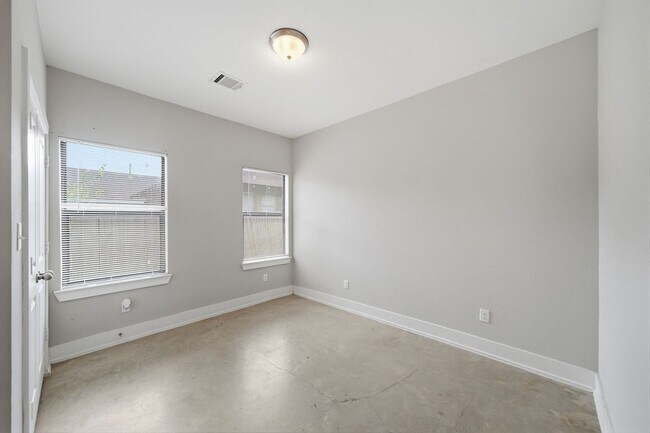 Building Photo - 603 Edgewood St