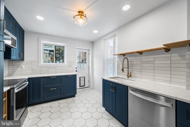 Building Photo - 2454 Amber St