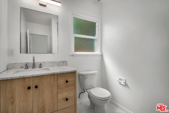 Building Photo - 1091 Palm Terrace