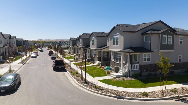 Building Photo - GET THE FIRST MONTHS RENT FOR FREE!!!