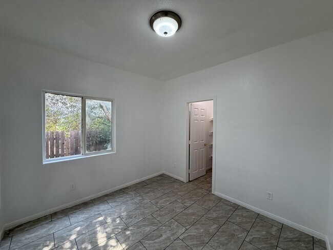 Building Photo - RV T 7216 Yates St Unit A