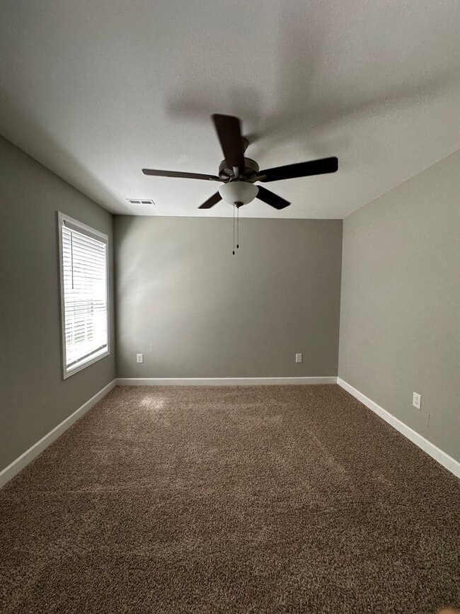 Building Photo - Spacious 3 Bedroom, 3.5bath in central Joh...