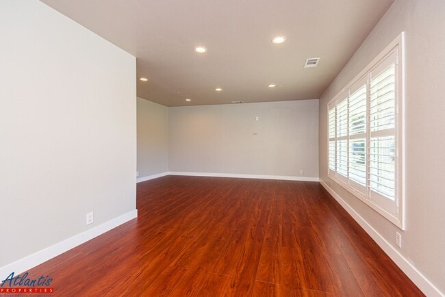 Building Photo - Gorgeous Cambrian Park Home